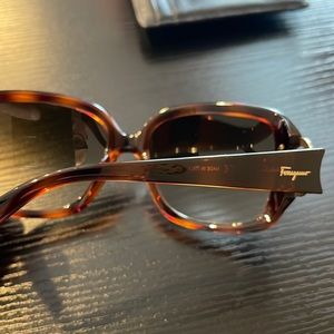 NWT Salvatore Ferragamo SF666-238